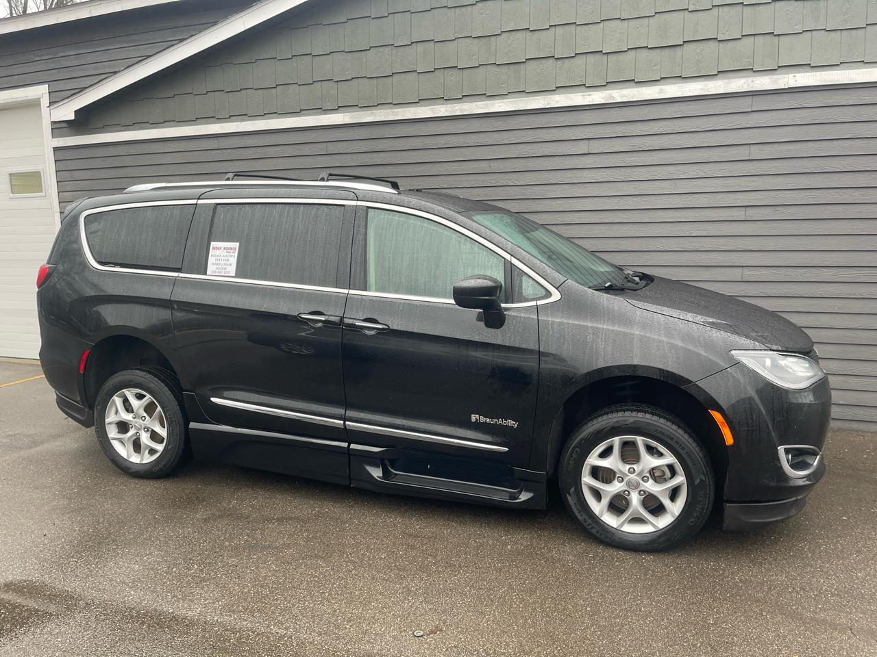 Chrysler Pacifica Touring L FWD 2020
