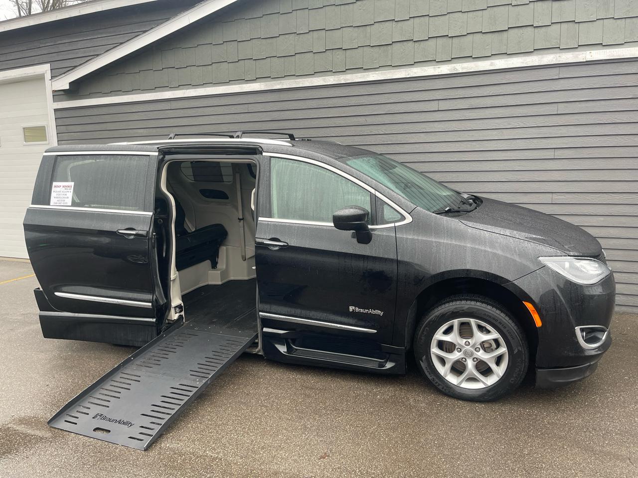 Chrysler Pacifica Touring L FWD 2020