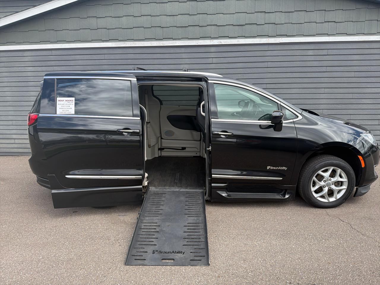Chrysler Pacifica Touring L FWD 2020