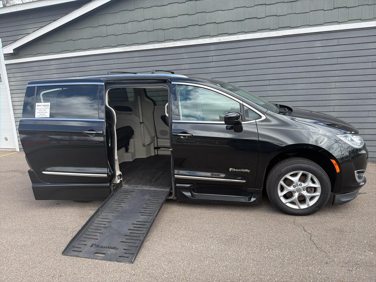 Chrysler Pacifica Touring L FWD 2020