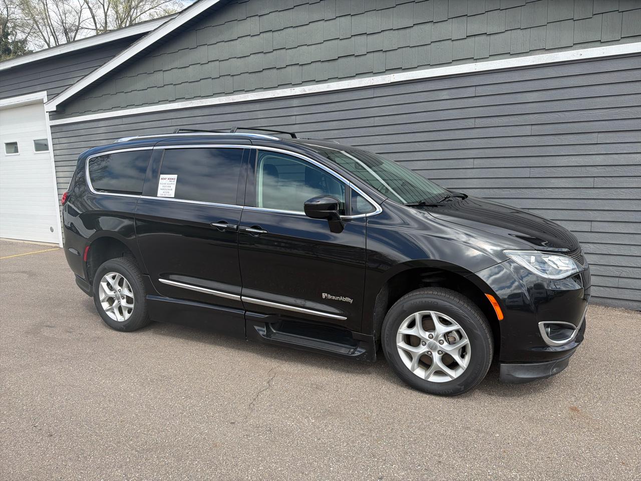 Chrysler Pacifica Touring L FWD 2020