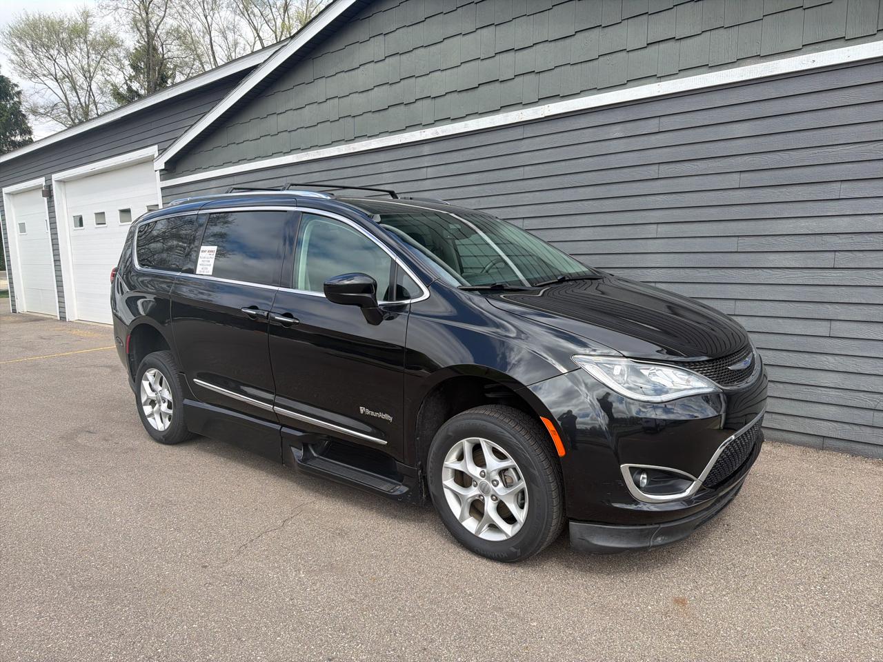 Chrysler Pacifica Touring L FWD 2020