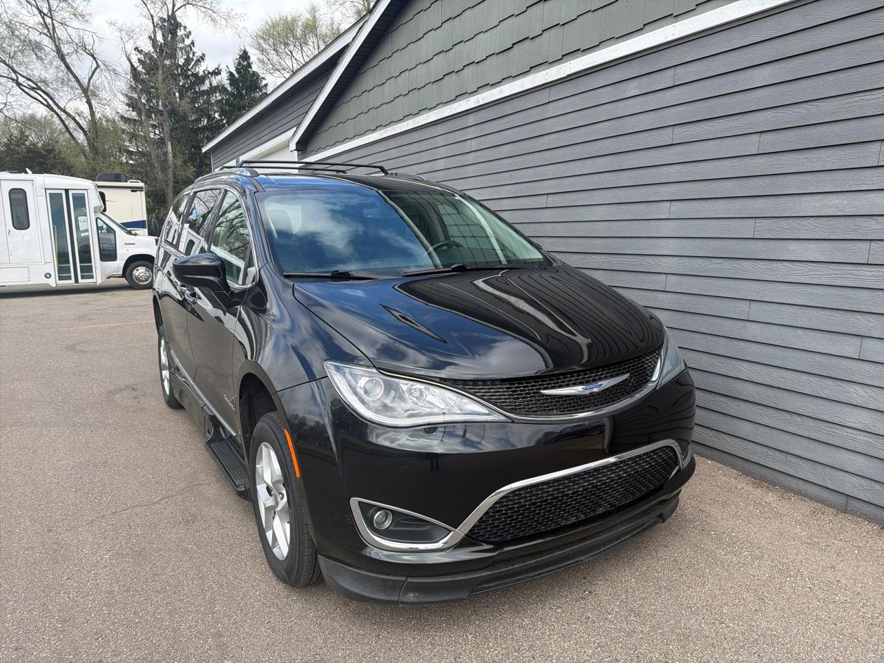 Chrysler Pacifica Touring L FWD 2020