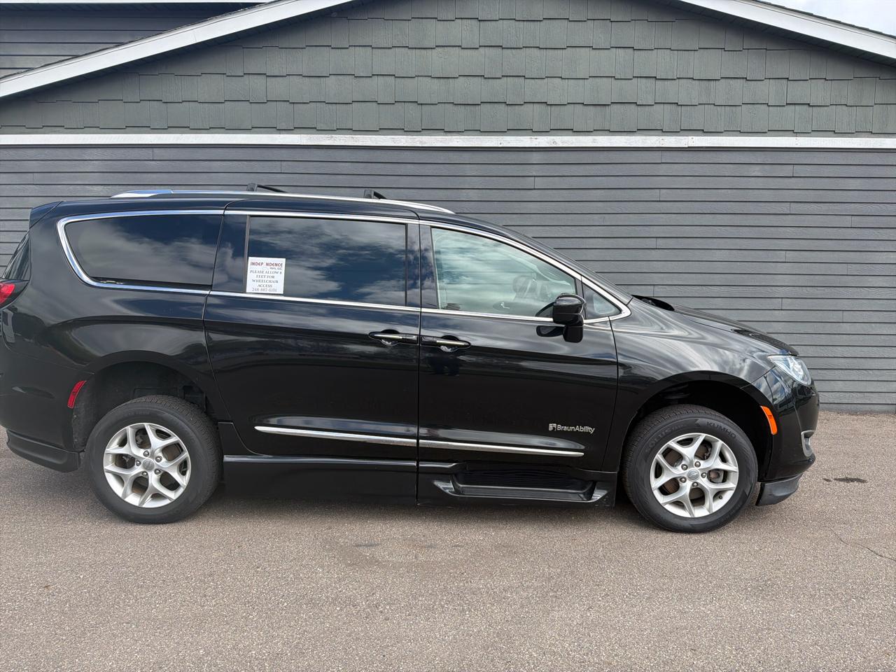 Chrysler Pacifica Touring L FWD 2020