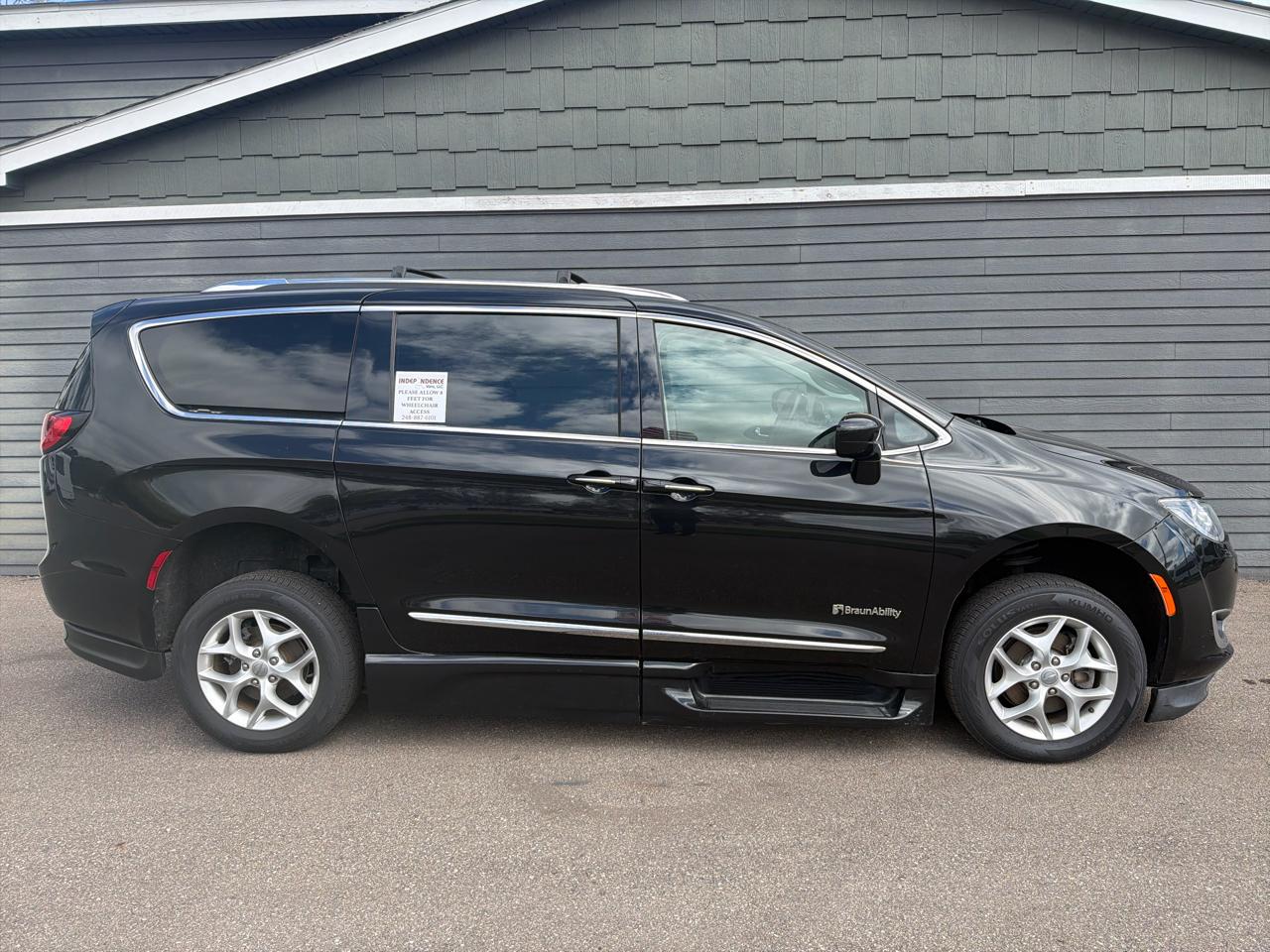 Chrysler Pacifica Touring L FWD 2020