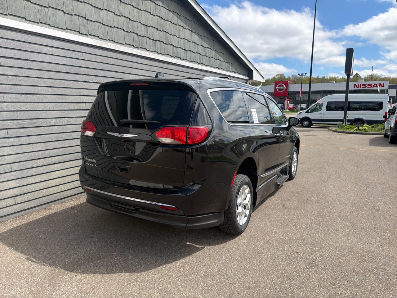 Chrysler Pacifica Touring L FWD 2020
