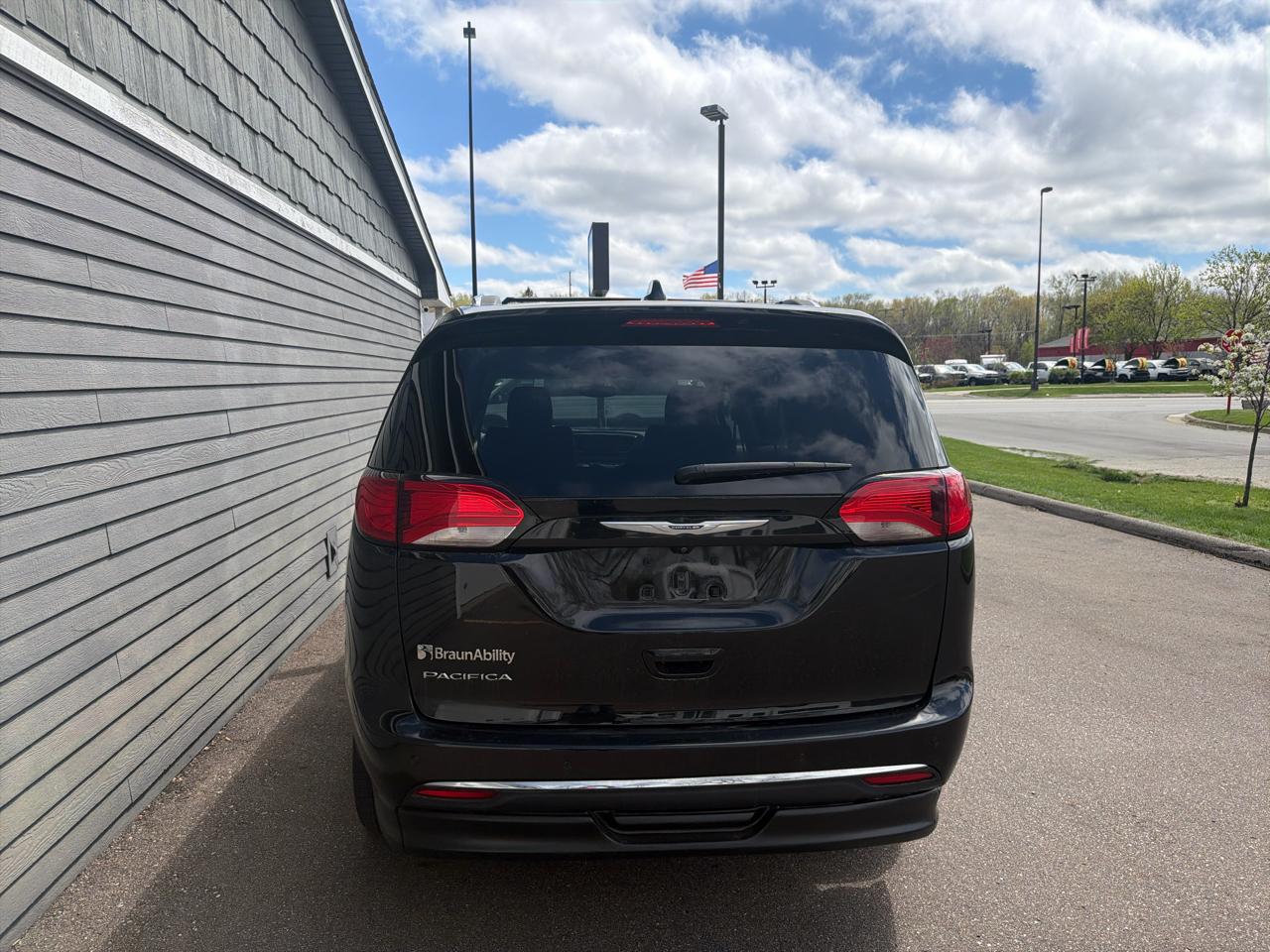 Chrysler Pacifica Touring L FWD 2020
