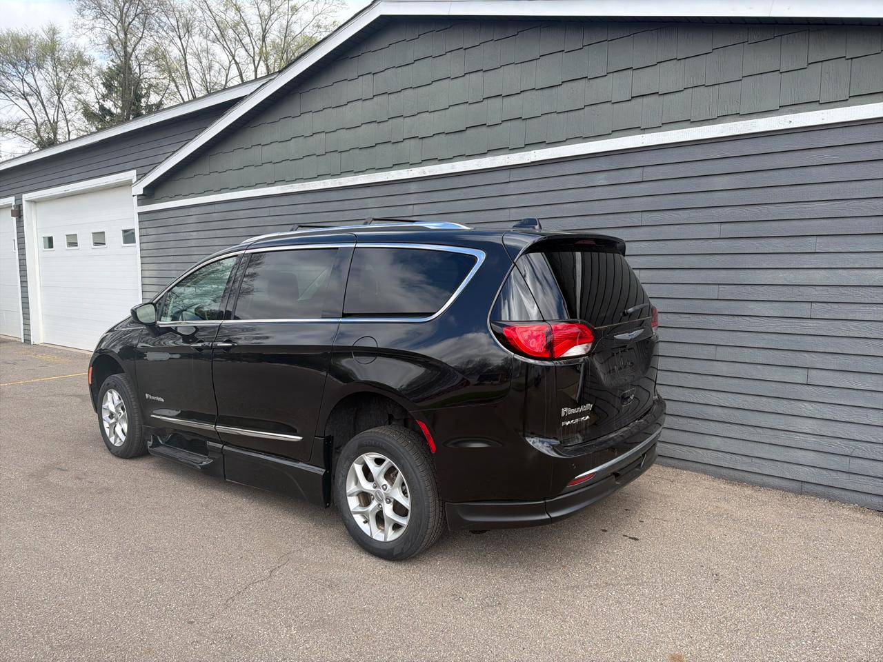 Chrysler Pacifica Touring L FWD 2020