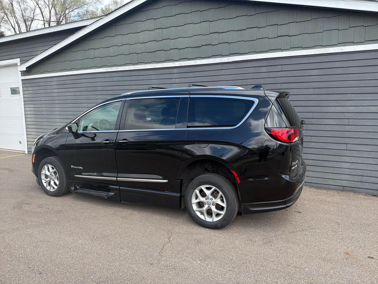 Chrysler Pacifica Touring L FWD 2020