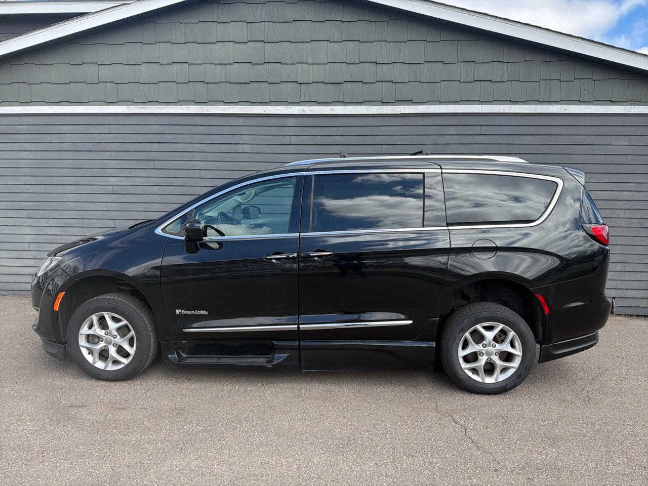 Chrysler Pacifica Touring L FWD 2020