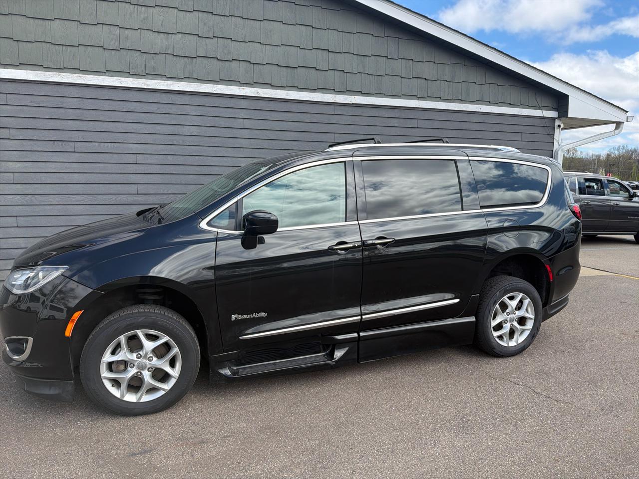 Chrysler Pacifica Touring L FWD 2020