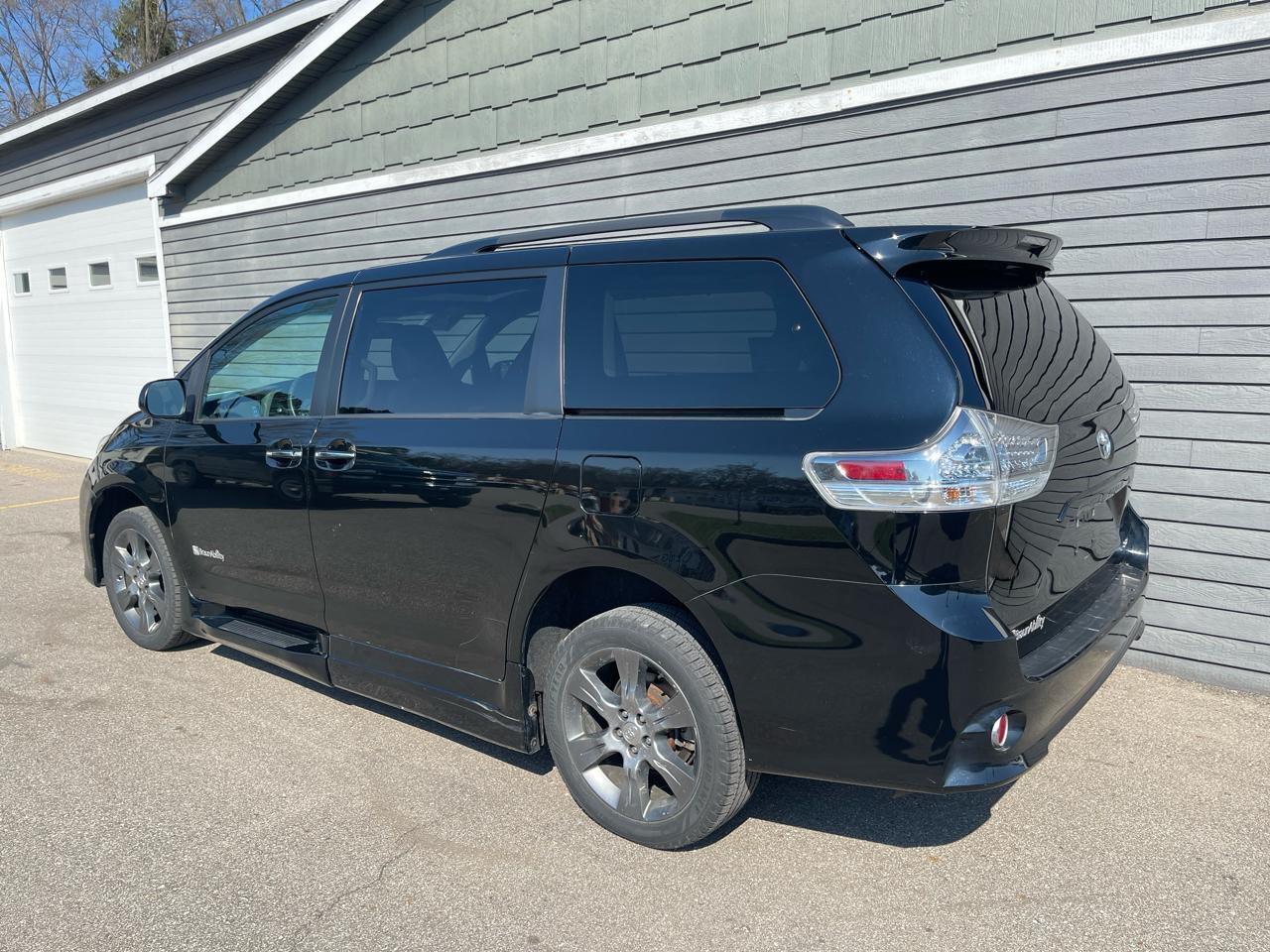 Toyota Sienna 5dr 8-Pass Van SE Premium  FWD (Natl) 2015