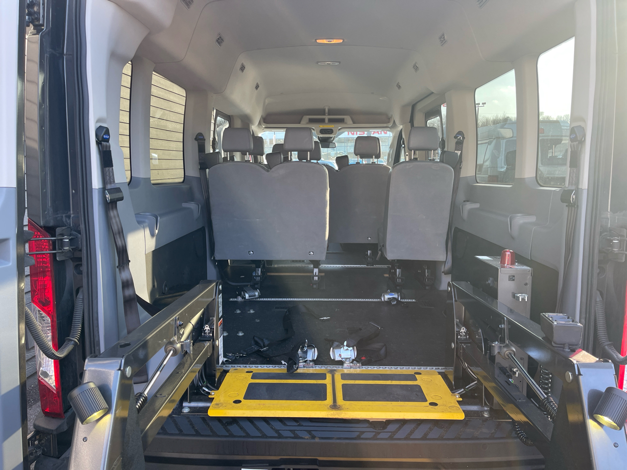 Ford Transit Passenger Wagon T-350 148" Med Roof XLT Sliding RH Dr 2019