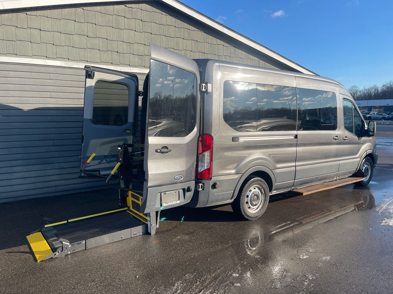 Ford Transit Passenger Wagon T-350 148" Med Roof XLT Sliding RH Dr 2019