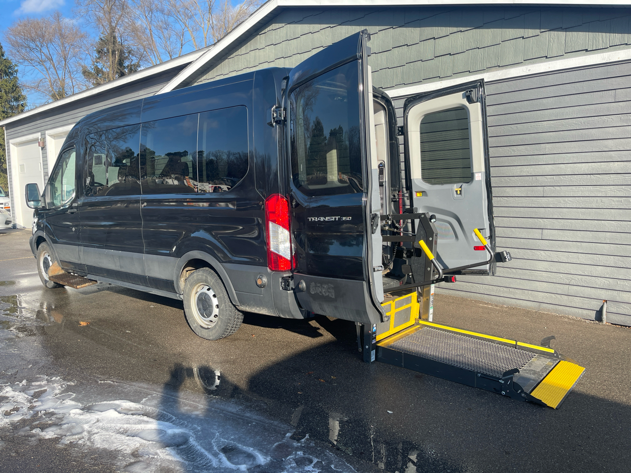 Ford Transit Passenger Wagon T-350 148" Med Roof XLT Sliding RH Dr 2019