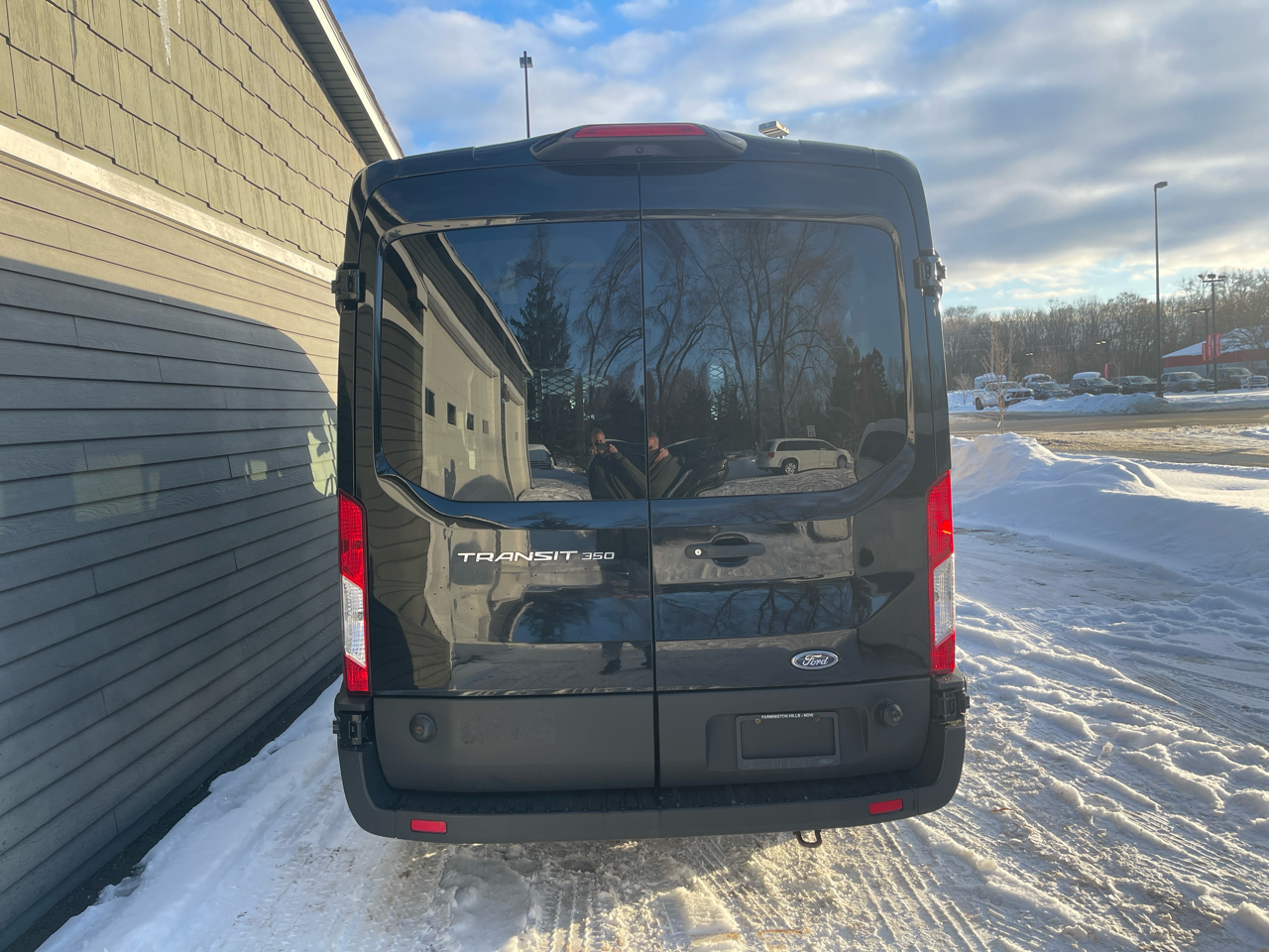 Ford Transit Passenger Wagon T-350 148" Med Roof XL Sliding RH Dr 2019