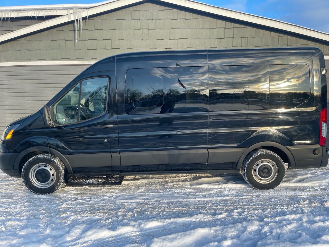 Ford Transit Passenger Wagon T-350 148" Med Roof XL Sliding RH Dr 2019