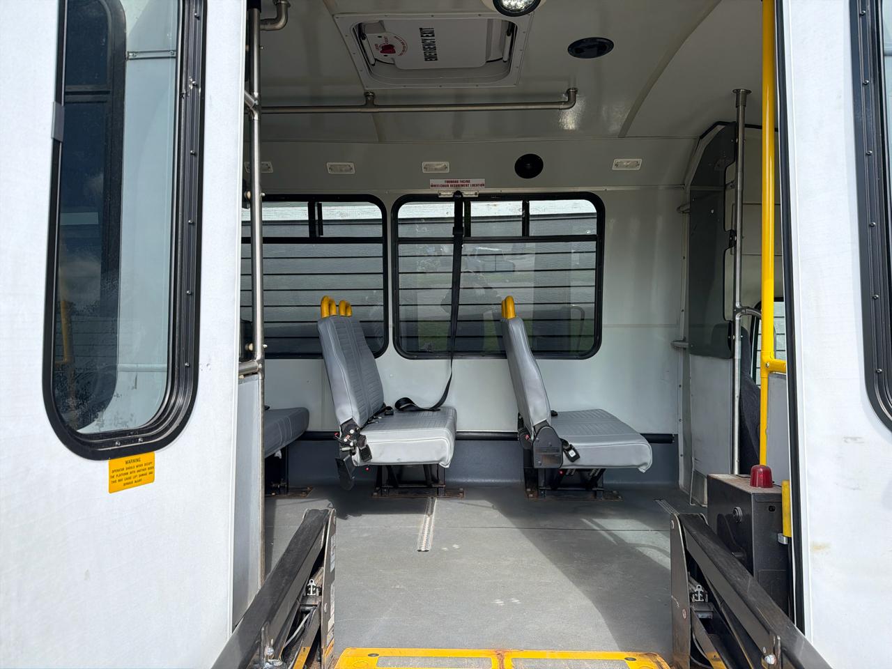 Ford Econoline Commercial Cutaway E-450 Super Duty 158" DRW 2012