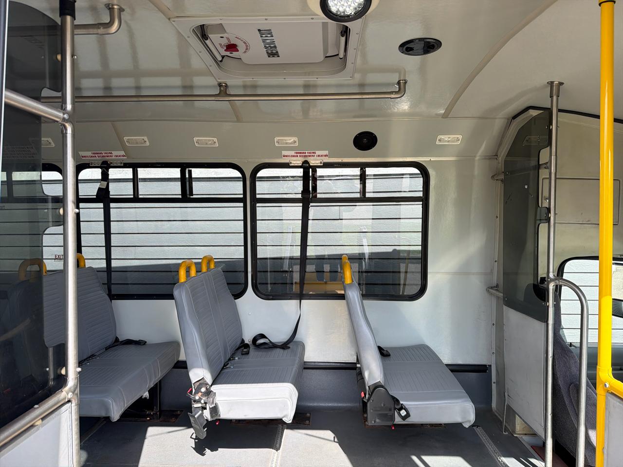 Ford Econoline Commercial Cutaway E-450 Super Duty 158" DRW 2012