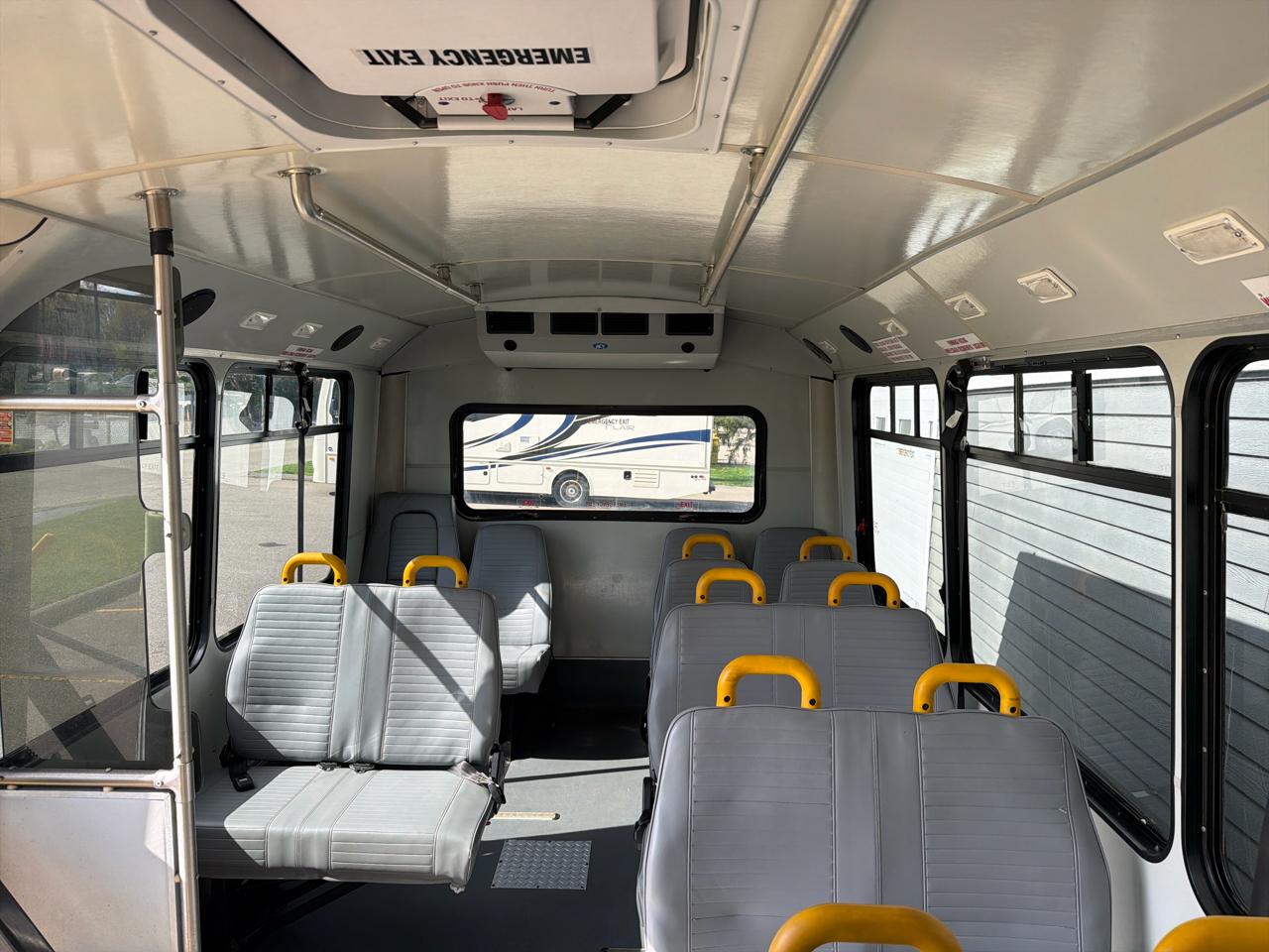 Ford Econoline Commercial Cutaway E-450 Super Duty 158" DRW 2012