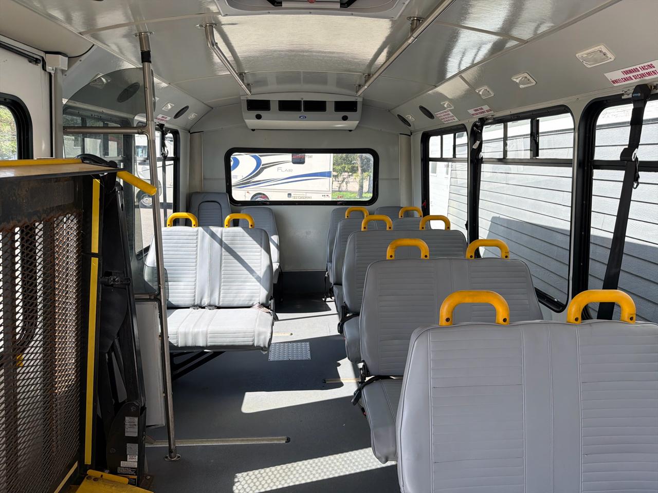 Ford Econoline Commercial Cutaway E-450 Super Duty 158" DRW 2012