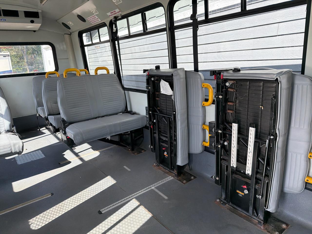 Ford Econoline Commercial Cutaway E-450 Super Duty 158" DRW 2012