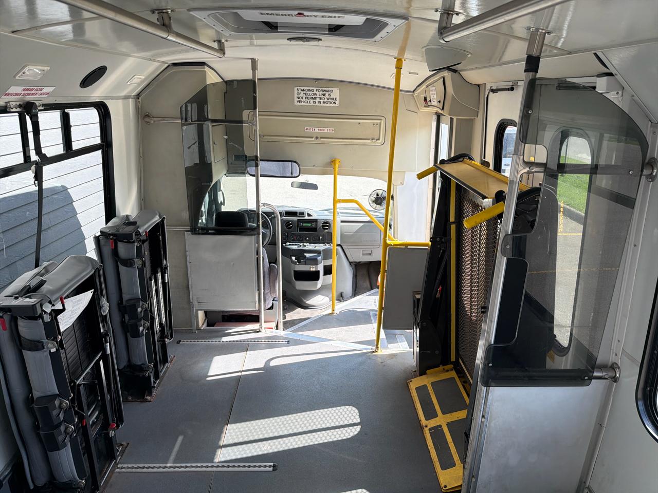 Ford Econoline Commercial Cutaway E-450 Super Duty 158" DRW 2012