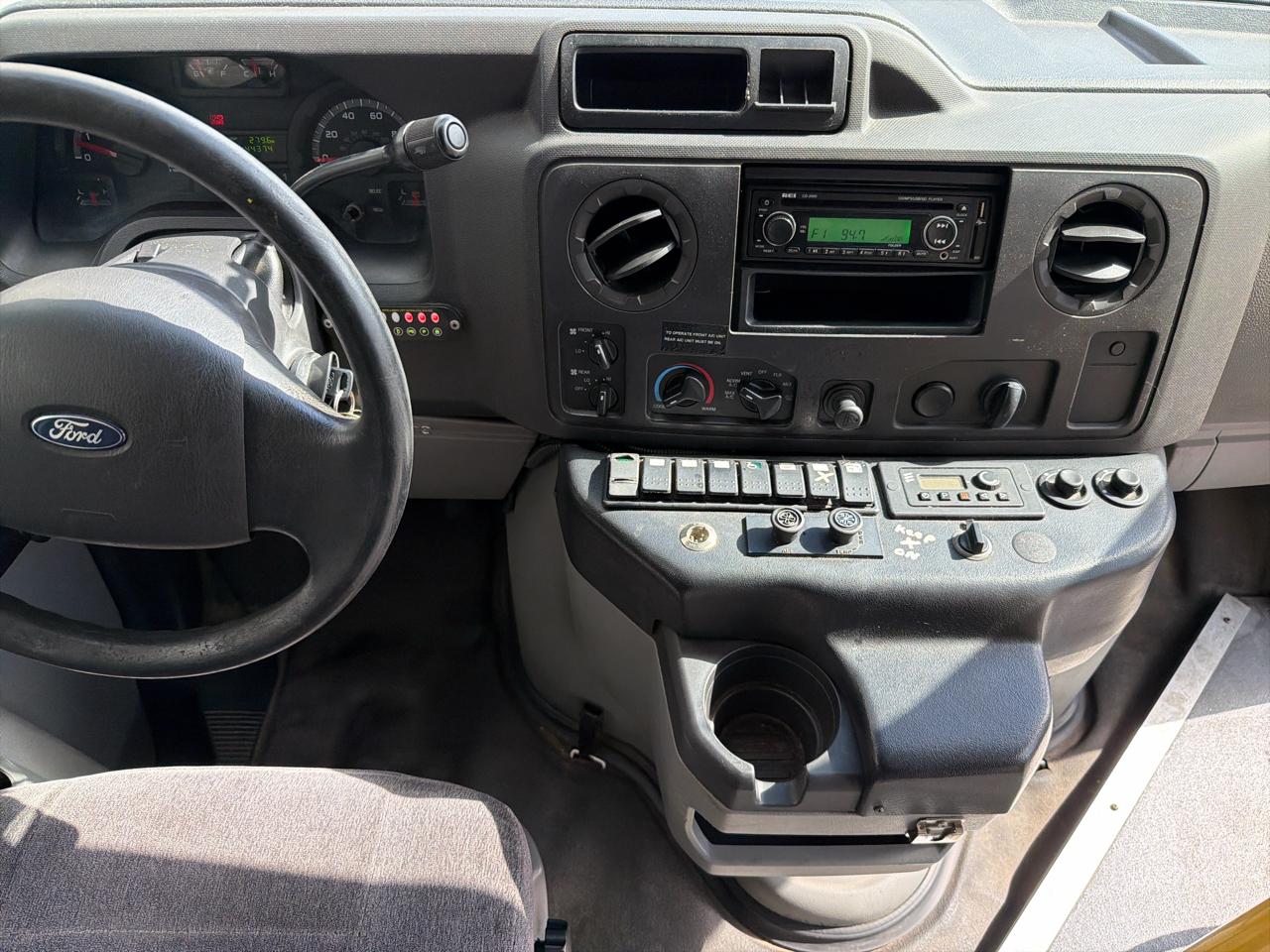 Ford Econoline Commercial Cutaway E-450 Super Duty 158" DRW 2012