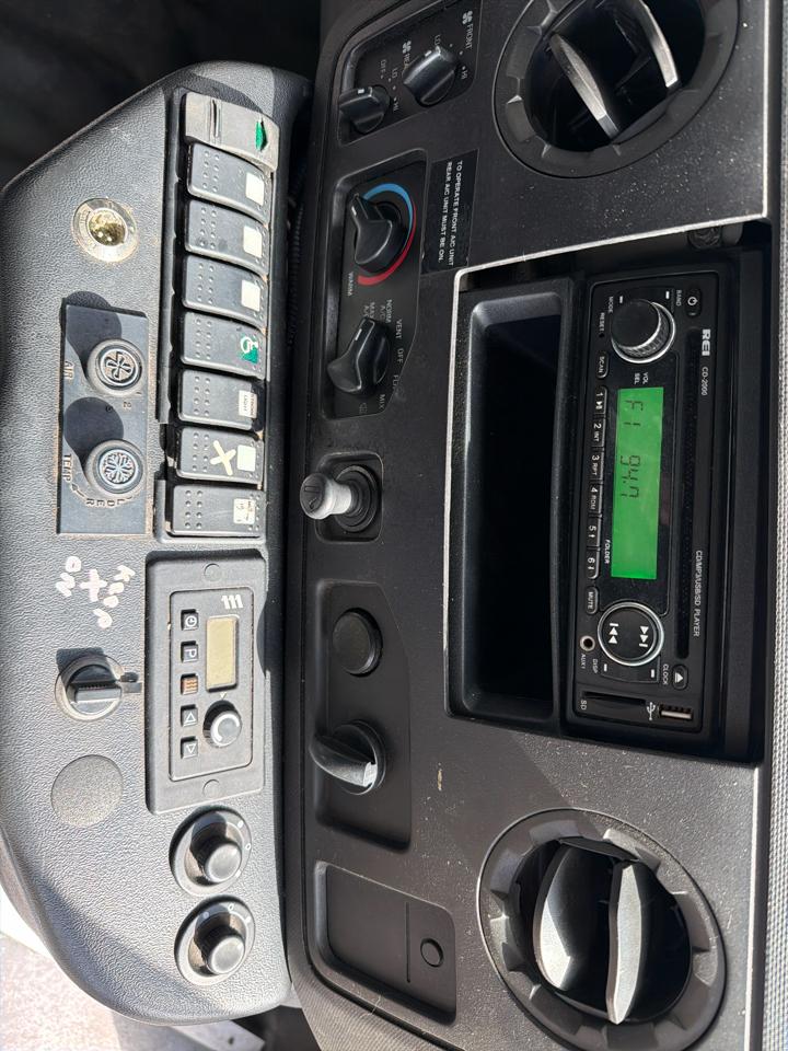 Ford Econoline Commercial Cutaway E-450 Super Duty 158" DRW 2012