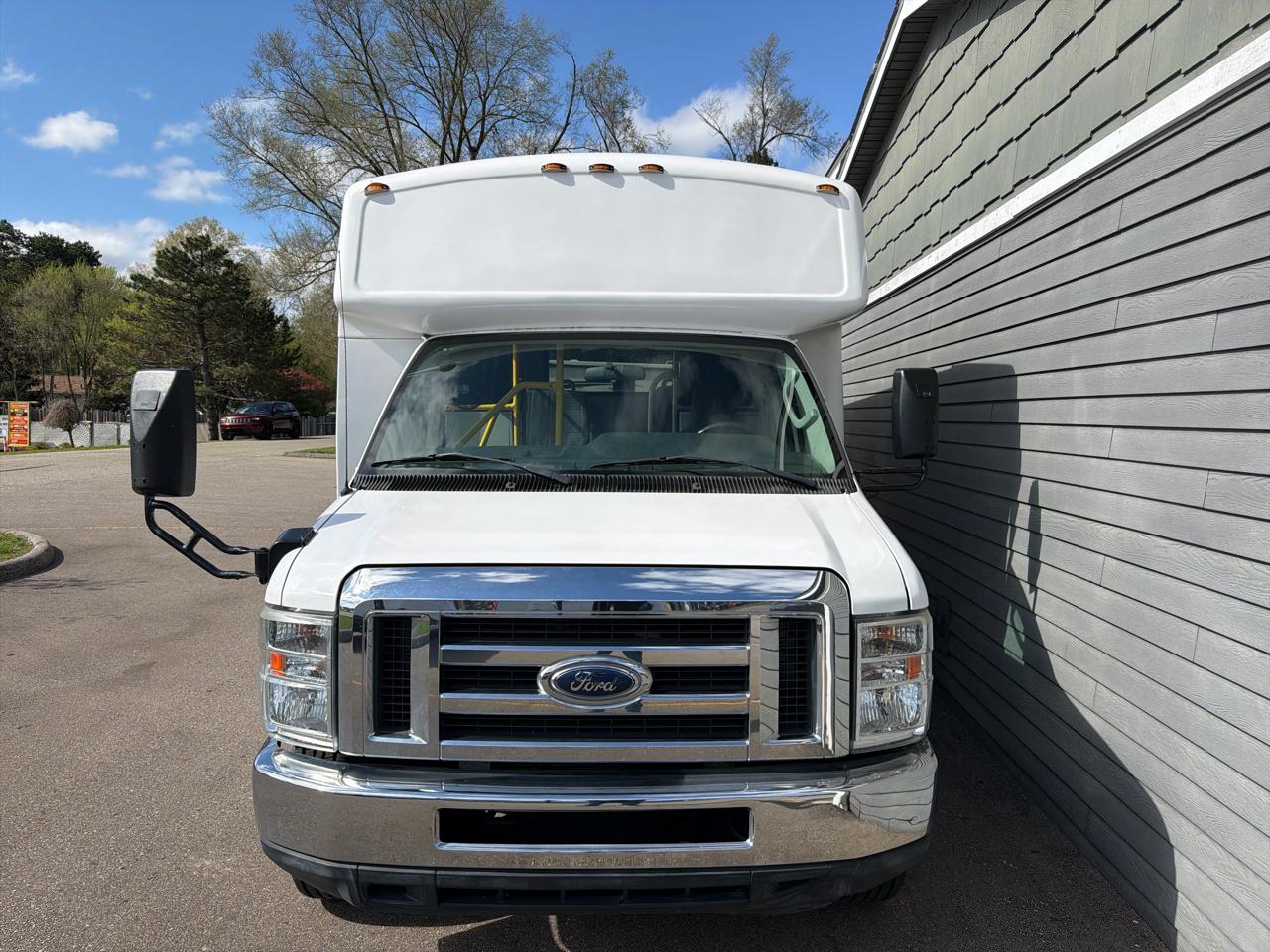 Ford Econoline Commercial Cutaway E-450 Super Duty 158" DRW 2012