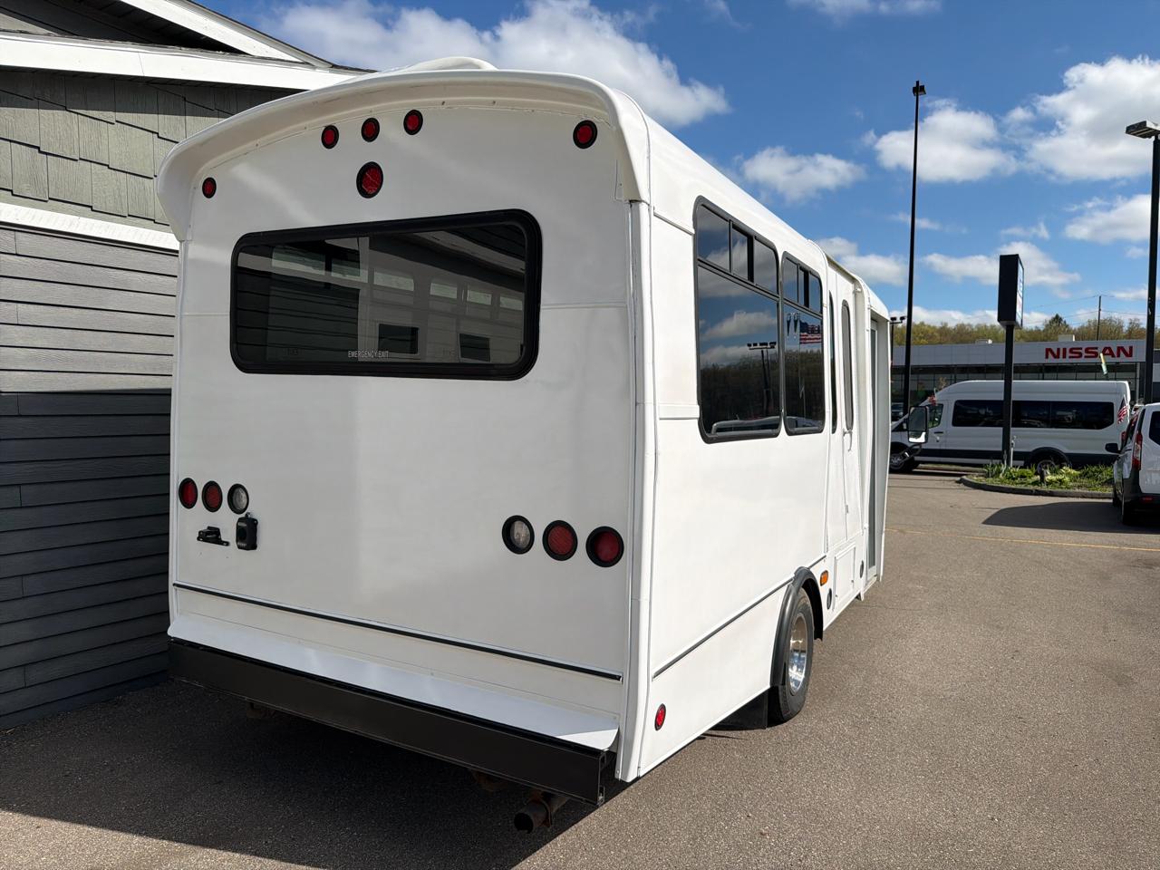 Ford Econoline Commercial Cutaway E-450 Super Duty 158" DRW 2012