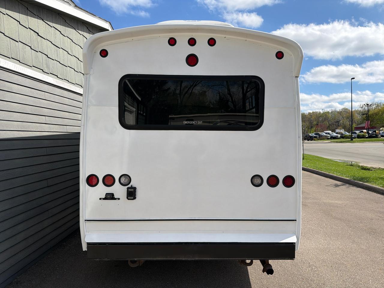 Ford Econoline Commercial Cutaway E-450 Super Duty 158" DRW 2012