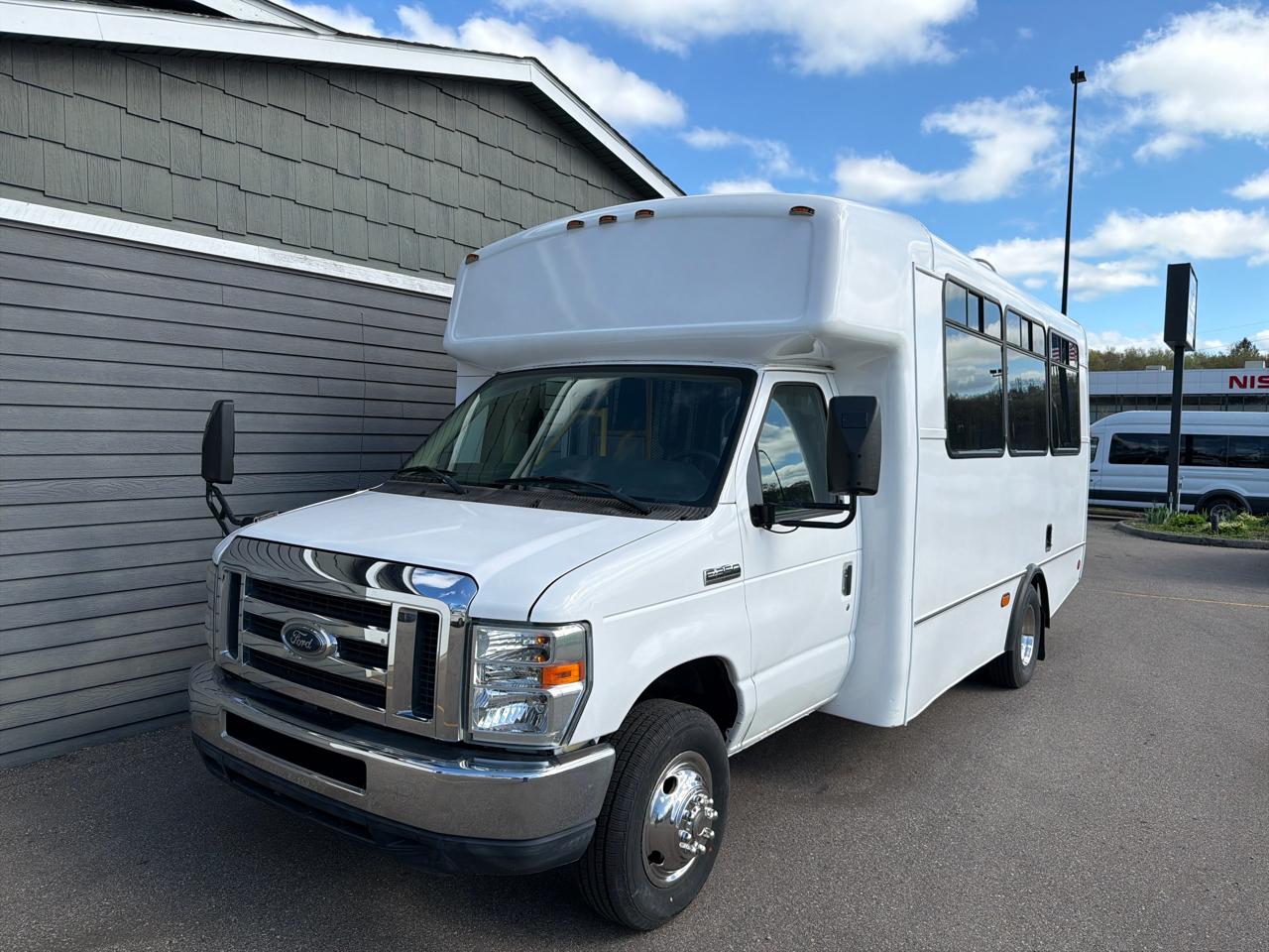 Ford Econoline Commercial Cutaway E-450 Super Duty 158" DRW 2012