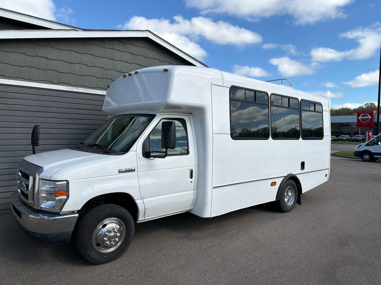 Ford Econoline Commercial Cutaway E-450 Super Duty 158" DRW 2012