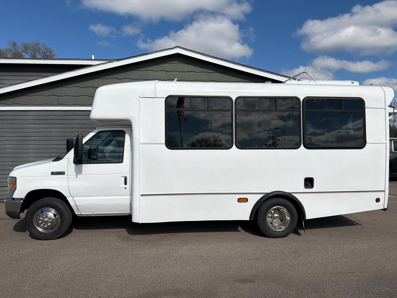 Ford Econoline Commercial Cutaway E-450 Super Duty 158" DRW 2012