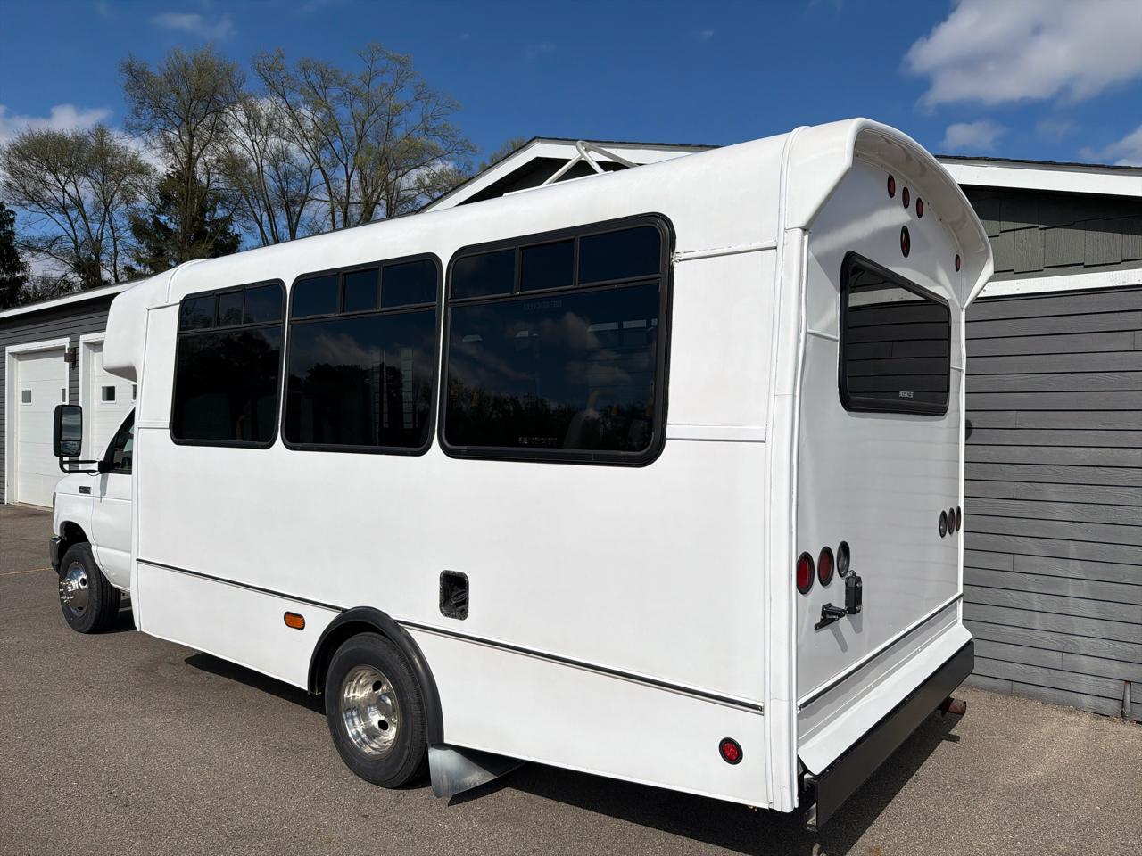 Ford Econoline Commercial Cutaway E-450 Super Duty 158" DRW 2012