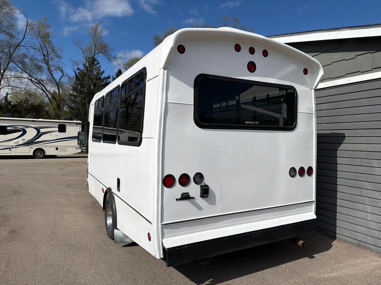 Ford Econoline Commercial Cutaway E-450 Super Duty 158" DRW 2012