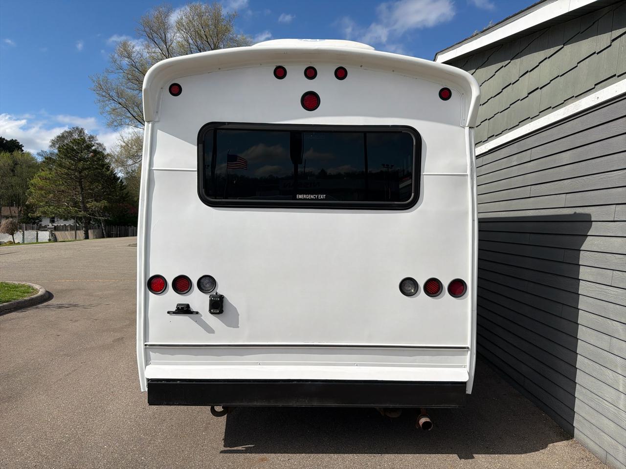 Ford Econoline Commercial Cutaway E-450 Super Duty 158" DRW 2012