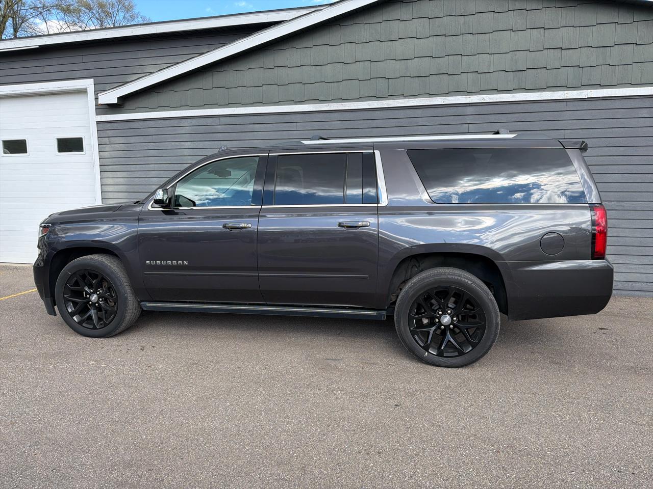Chevrolet Suburban 4WD 4dr 1500 Premier 2017