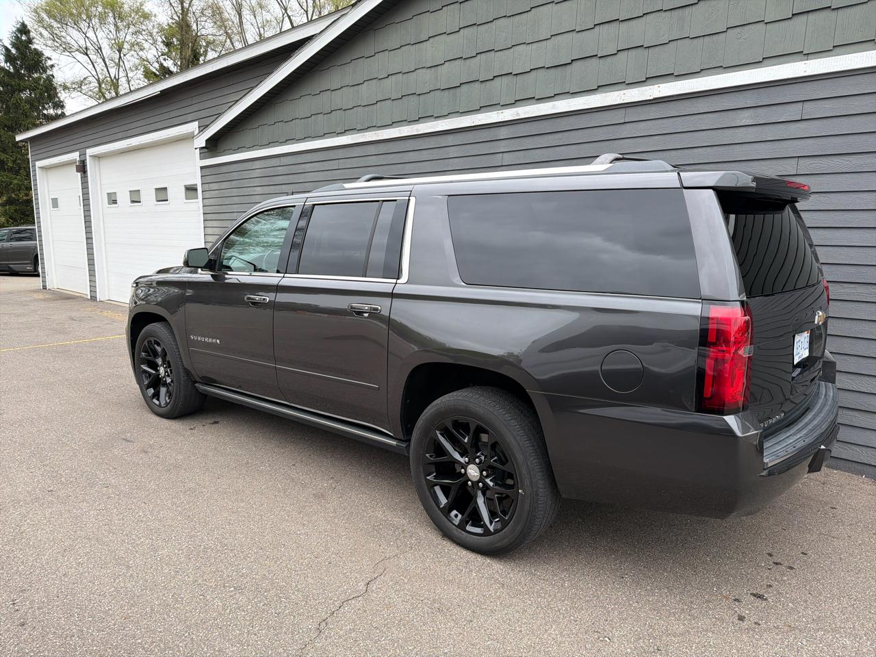 Chevrolet Suburban 4WD 4dr 1500 Premier 2017