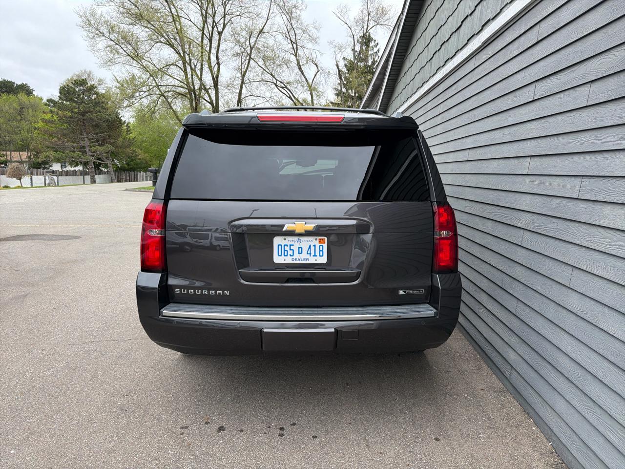 Chevrolet Suburban 4WD 4dr 1500 Premier 2017