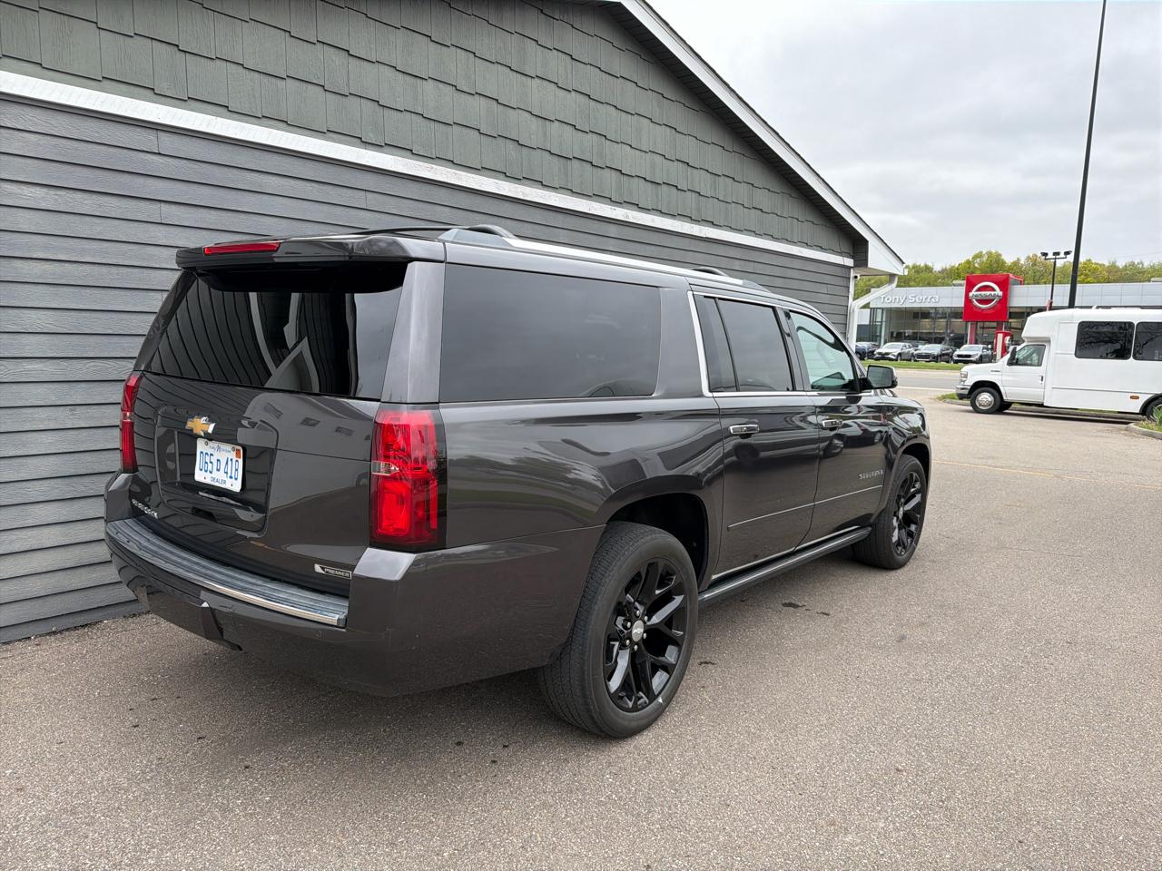 Chevrolet Suburban 4WD 4dr 1500 Premier 2017