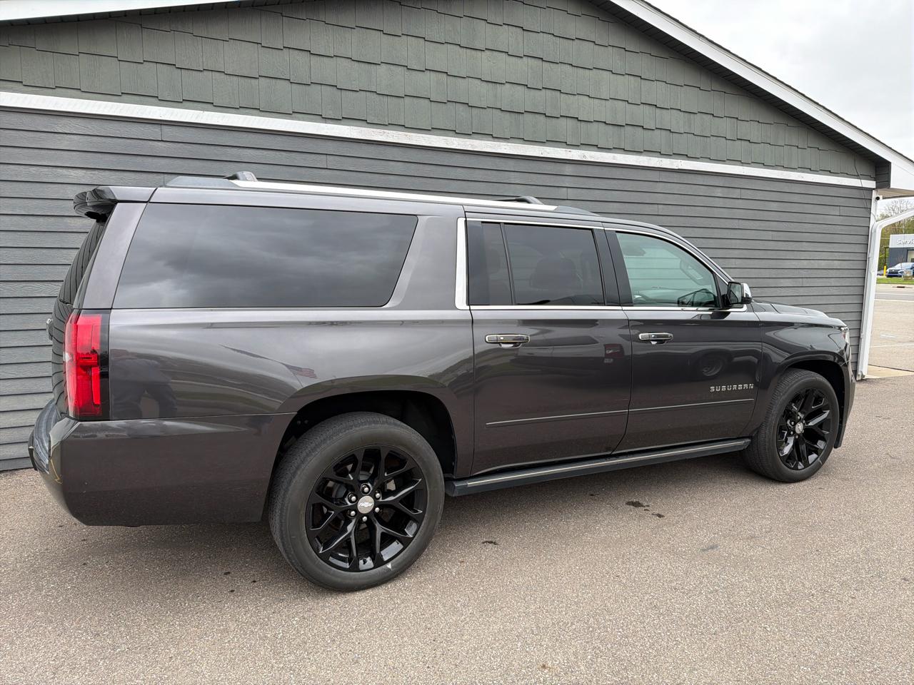 Chevrolet Suburban 4WD 4dr 1500 Premier 2017