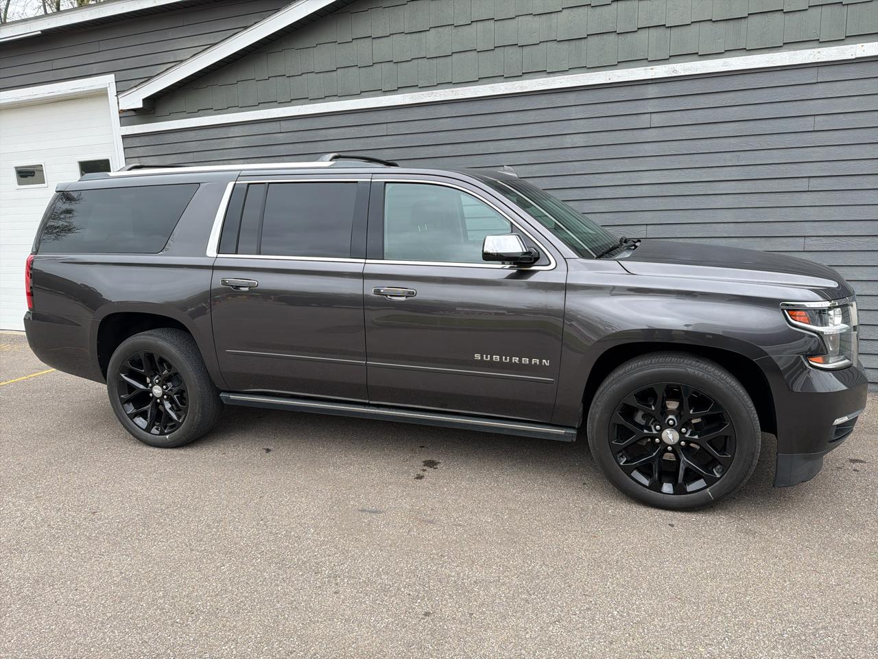 Chevrolet Suburban 4WD 4dr 1500 Premier 2017