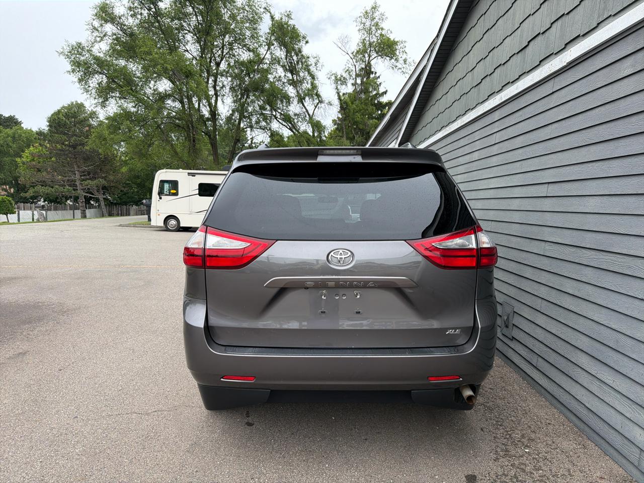 Toyota Sienna XLE Auto Access Seat FWD 7-Passenger (Natl) 2017