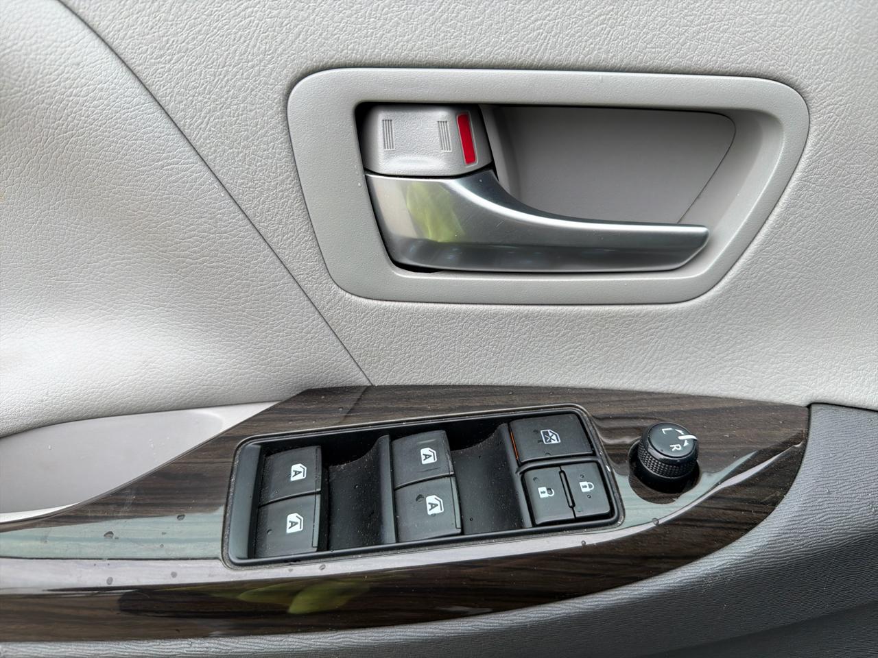 Toyota Sienna XLE Auto Access Seat FWD 7-Passenger (Natl) 2017