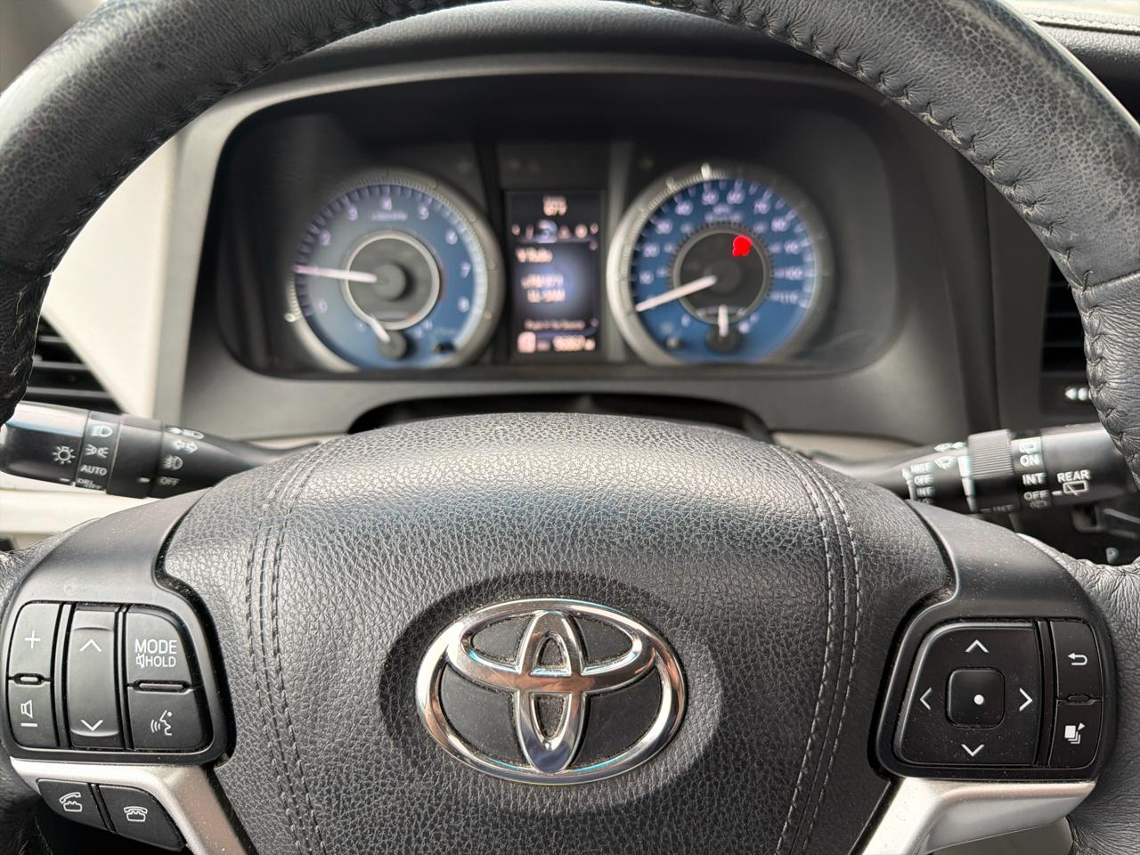 Toyota Sienna XLE Auto Access Seat FWD 7-Passenger (Natl) 2017