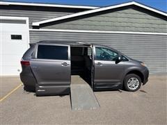 2017 Toyota Sienna 