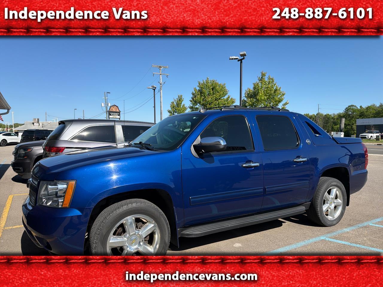 Chevrolet Avalanche 4WD Crew Cab LS 2013