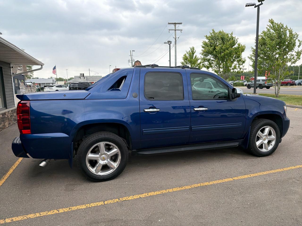 Chevrolet Avalanche  2013